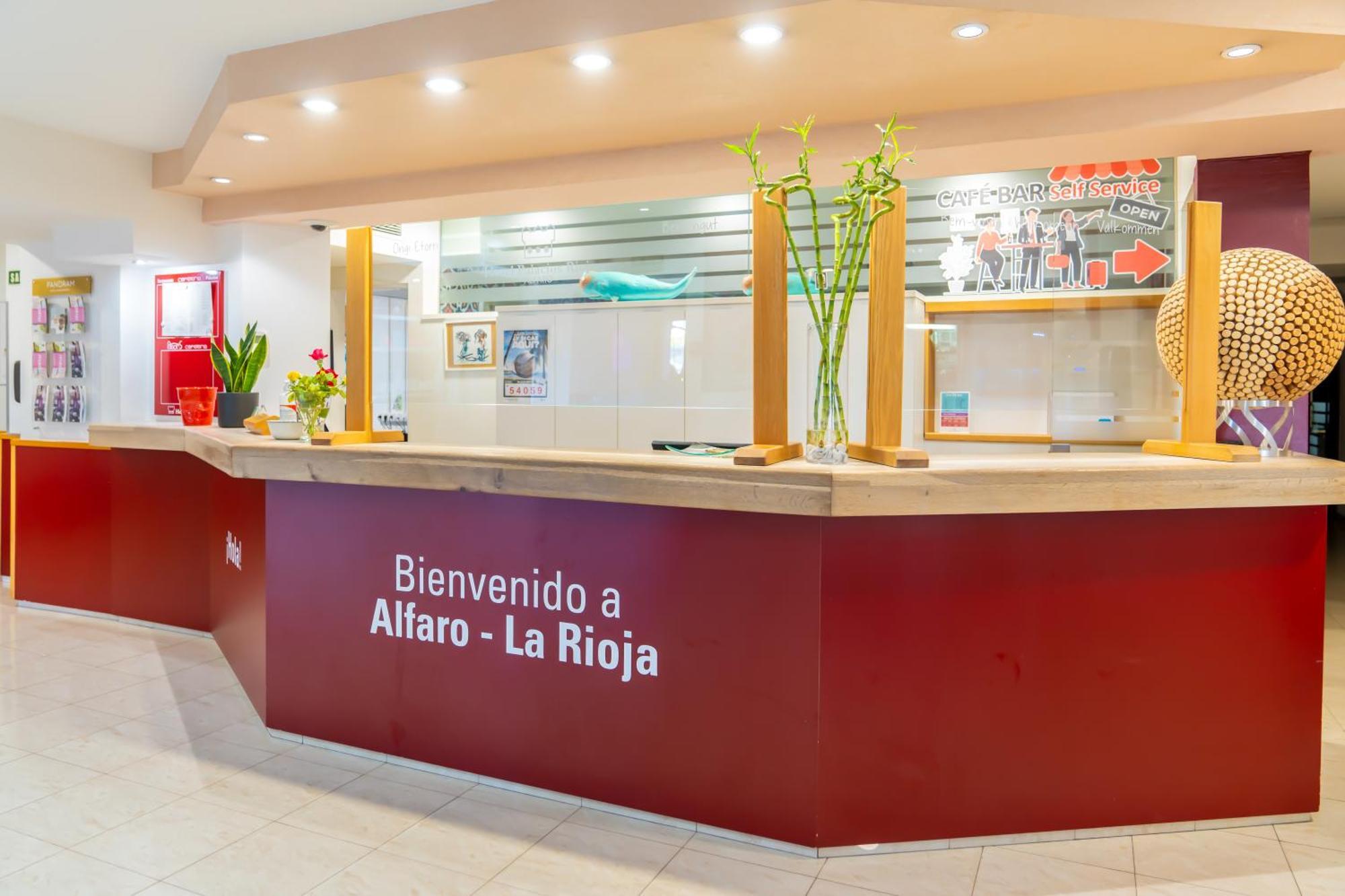 Hotel Palacios Alfaro Kültér fotó