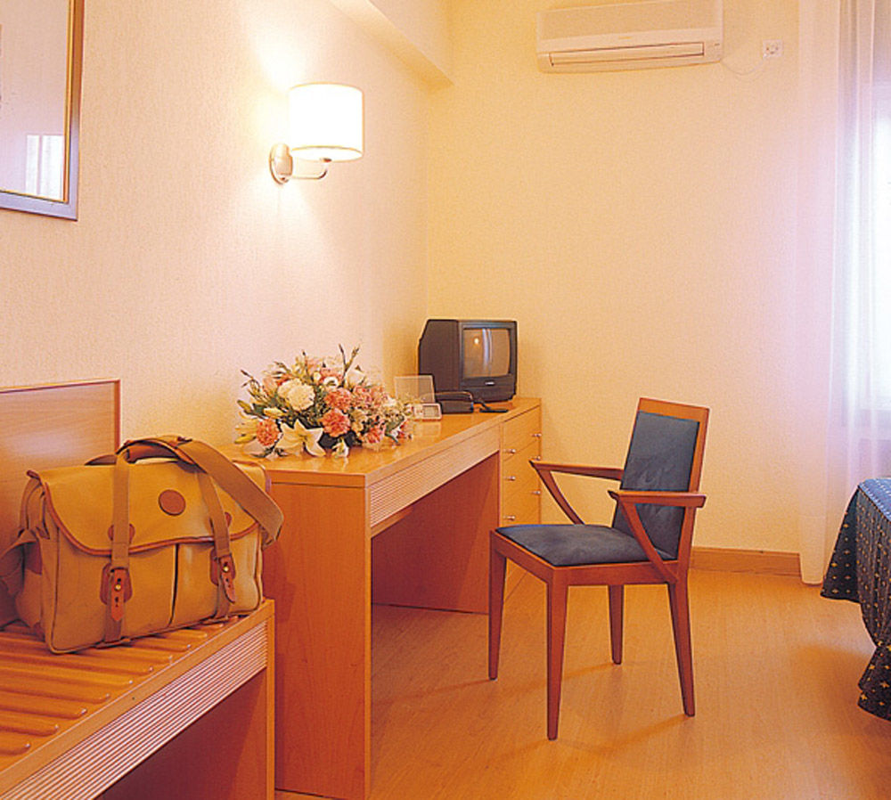 Hotel Palacios Alfaro Szoba fotó