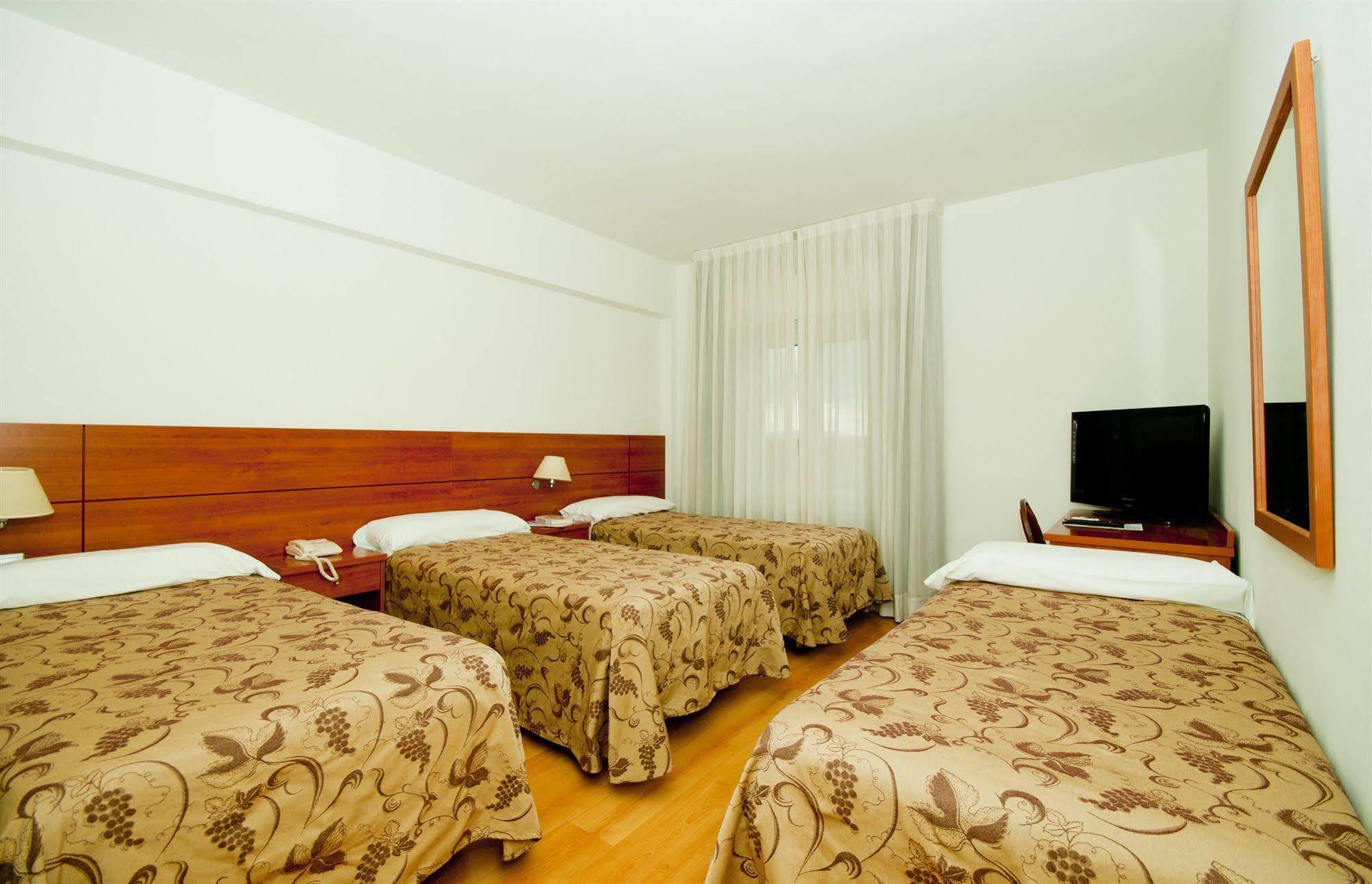 Hotel Palacios Alfaro Szoba fotó