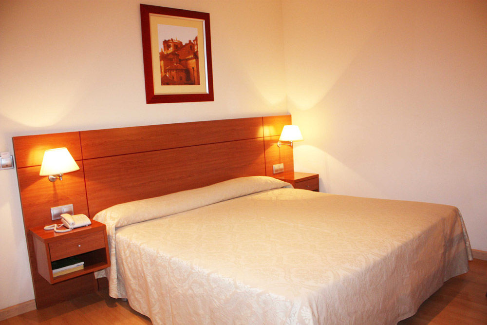 Hotel Palacios Alfaro Szoba fotó